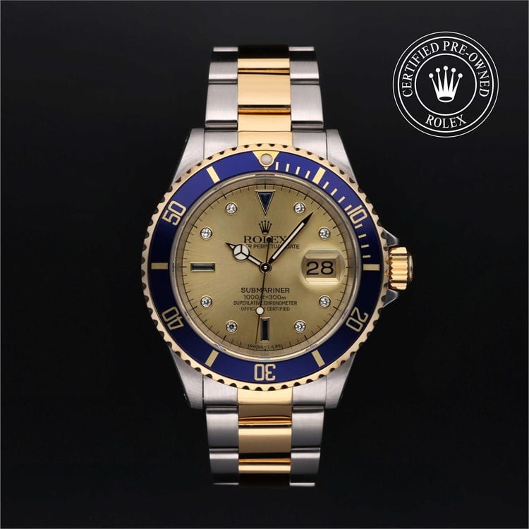 Submariner Date with a bezel and bracelet