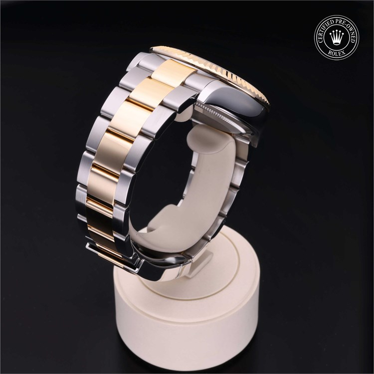 Rolex Sky-Dweller 2022, 42mm, Oystersteel and Yellow Gold