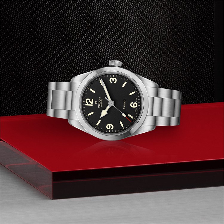 Tudor Ranger 39mm. Black Dial. Arabic and Baton Numerals_3