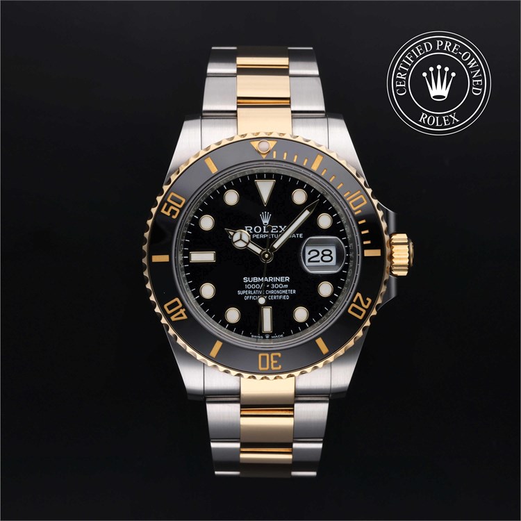 Submariner Date with a bezel and bracelet