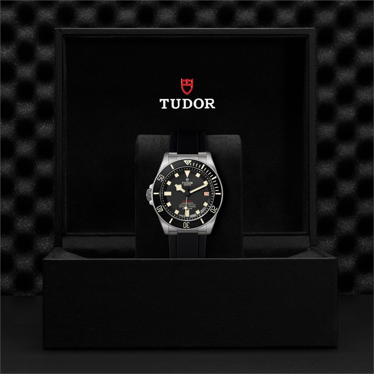 Tudor Pelagos LHD 42mm. Black Dial. Baton Numerals_6