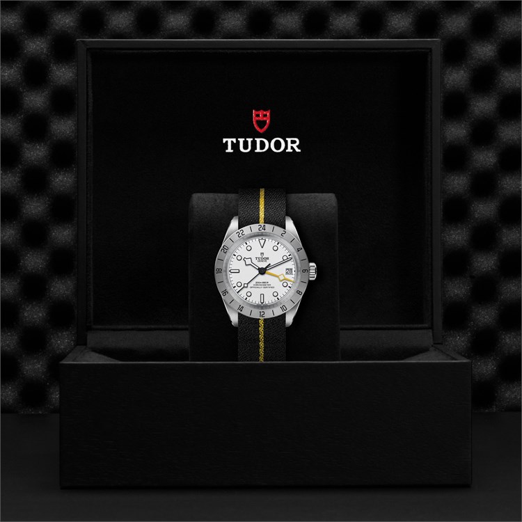 Tudor Black Bay Pro 39mm, White Dial, Baton/Dot Numerals_3