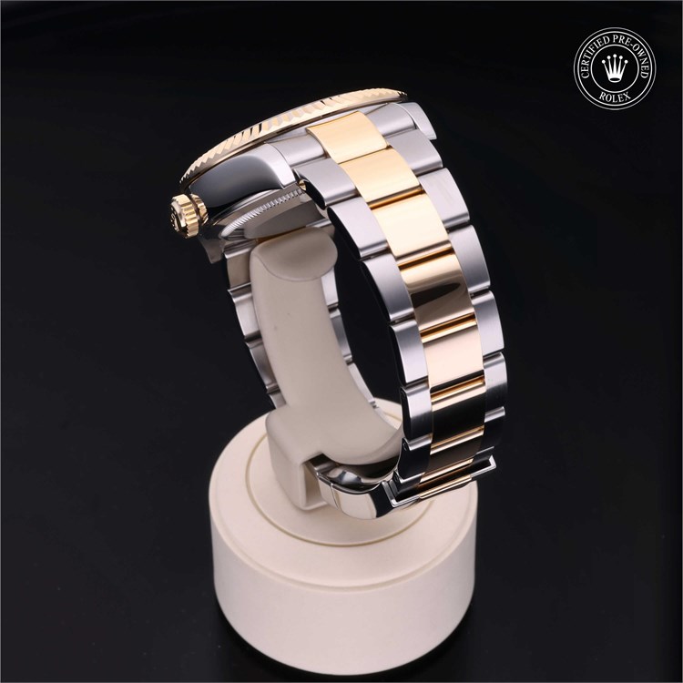 Rolex Sky-Dweller 2022, 42mm, Oystersteel and Yellow Gold