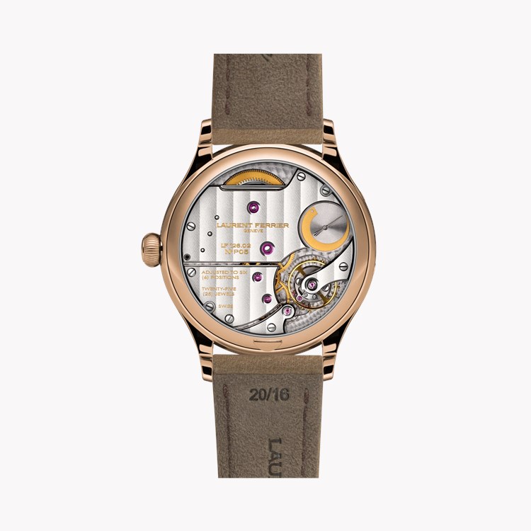 Classic Moon Silver 40mm, Silver-toned Vertical Satin-brushed, Roman Numerals_2