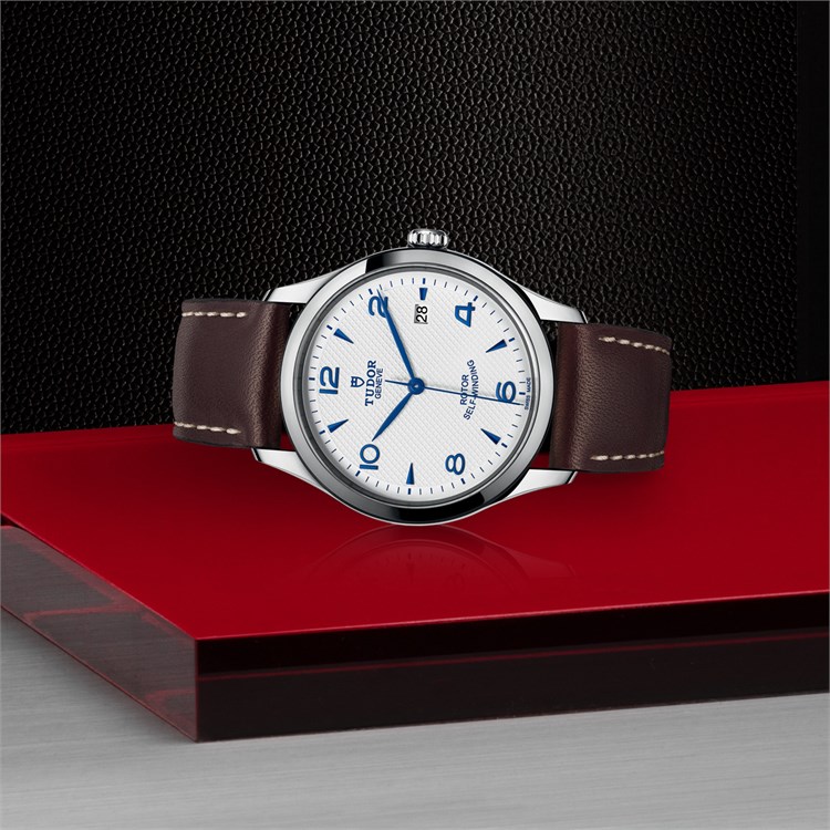 Tudor 1926 39mm, Opaline Dial, Arabic/Baton Markers_3