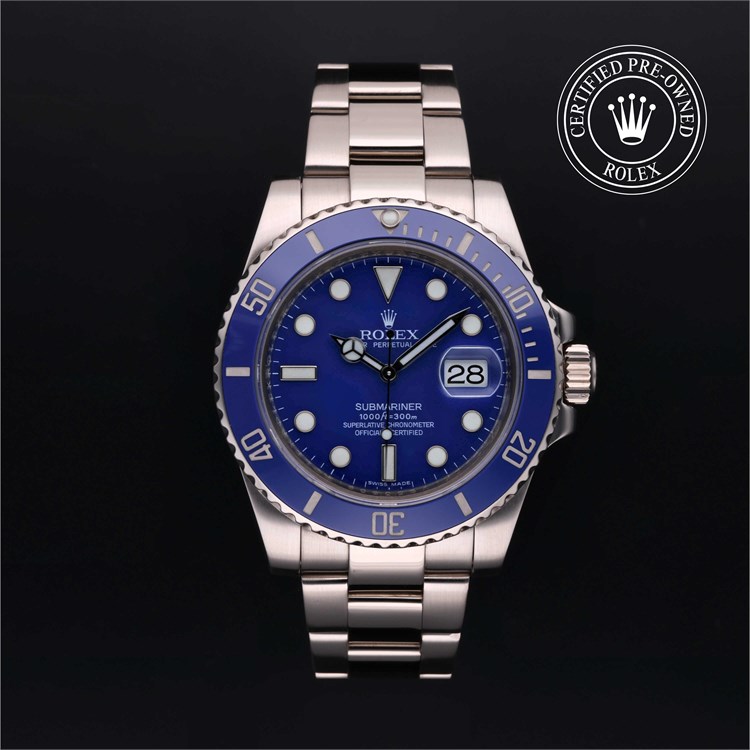 Submariner Date with a bezel and bracelet