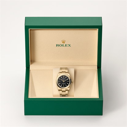 Oyster Perpetual 34, Oyster, 34 mm, yellow gold watch inside presentation box