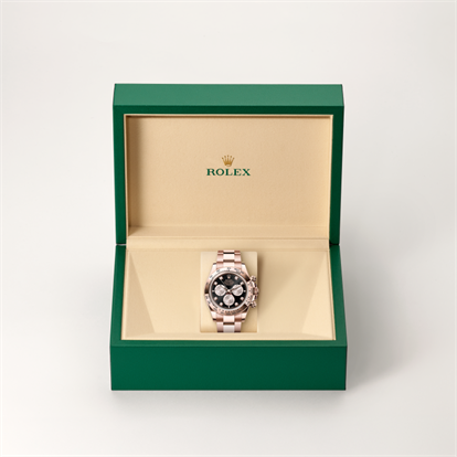Cosmograph Daytona, Oyster, 40 mm, Everose gold watch inside presentation box