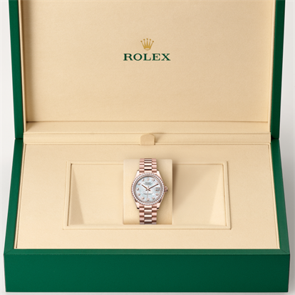 Datejust 31, Oyster, 31 mm, Everose gold and diamonds watch inside presentation box