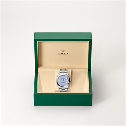Oyster Perpetual 41, Oyster, 41 mm, Oystersteel watch inside presentation box
