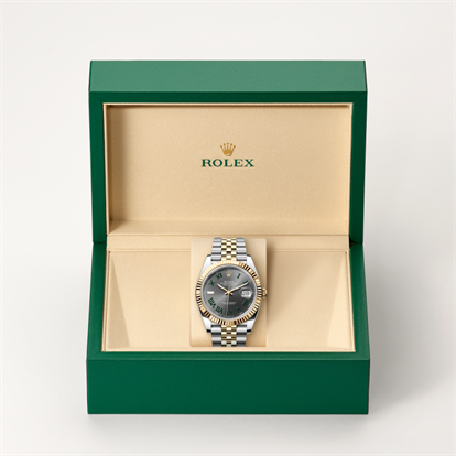 Datejust 41, Oyster, 41 mm, Oystersteel and yellow gold watch inside presentation box