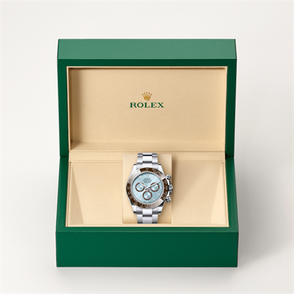 Cosmograph Daytona, Oyster, 40 mm, platinum watch inside presentation box