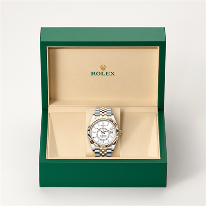 Sky-Dweller, Oyster, 42 mm, Oystersteel and yellow gold watch inside presentation box