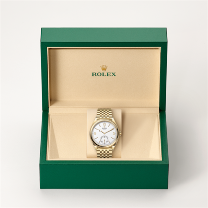 1908, 39 mm, 18 ct yellow gold, polished finish watch inside presentation box