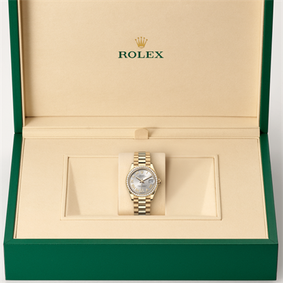 Datejust 31, Oyster, 31 mm, yellow gold and diamonds watch inside presentation box
