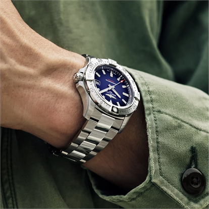 Breitling Avenger 42