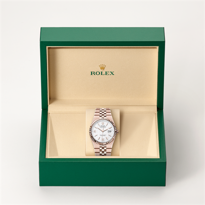 Land-Dweller 36, Oyster, 36 mm, Everose gold watch inside presentation box