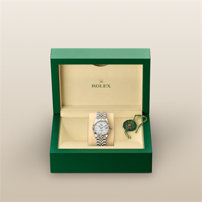 Datejust 31, Oyster, 31 mm, Oystersteel and yellow gold watch inside presentation box