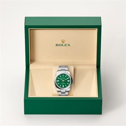 Oyster Perpetual 41, Oyster, 41 mm, Oystersteel watch inside presentation box