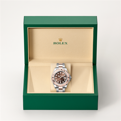 Yacht-Master 40, Oyster, 40 mm, Oystersteel and Everose gold watch inside presentation box