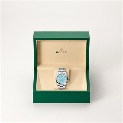 Oyster Perpetual 36, Oyster, 36 mm, Oystersteel watch inside presentation box