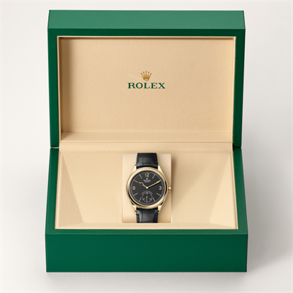 1908, 39 mm, 18 ct yellow gold, polished finish watch inside presentation box