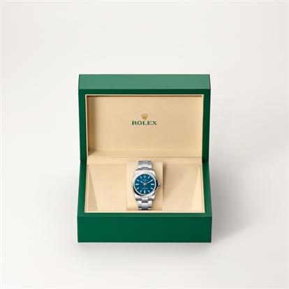 Oyster Perpetual 34, Oyster, 34 mm, Oystersteel watch inside presentation box