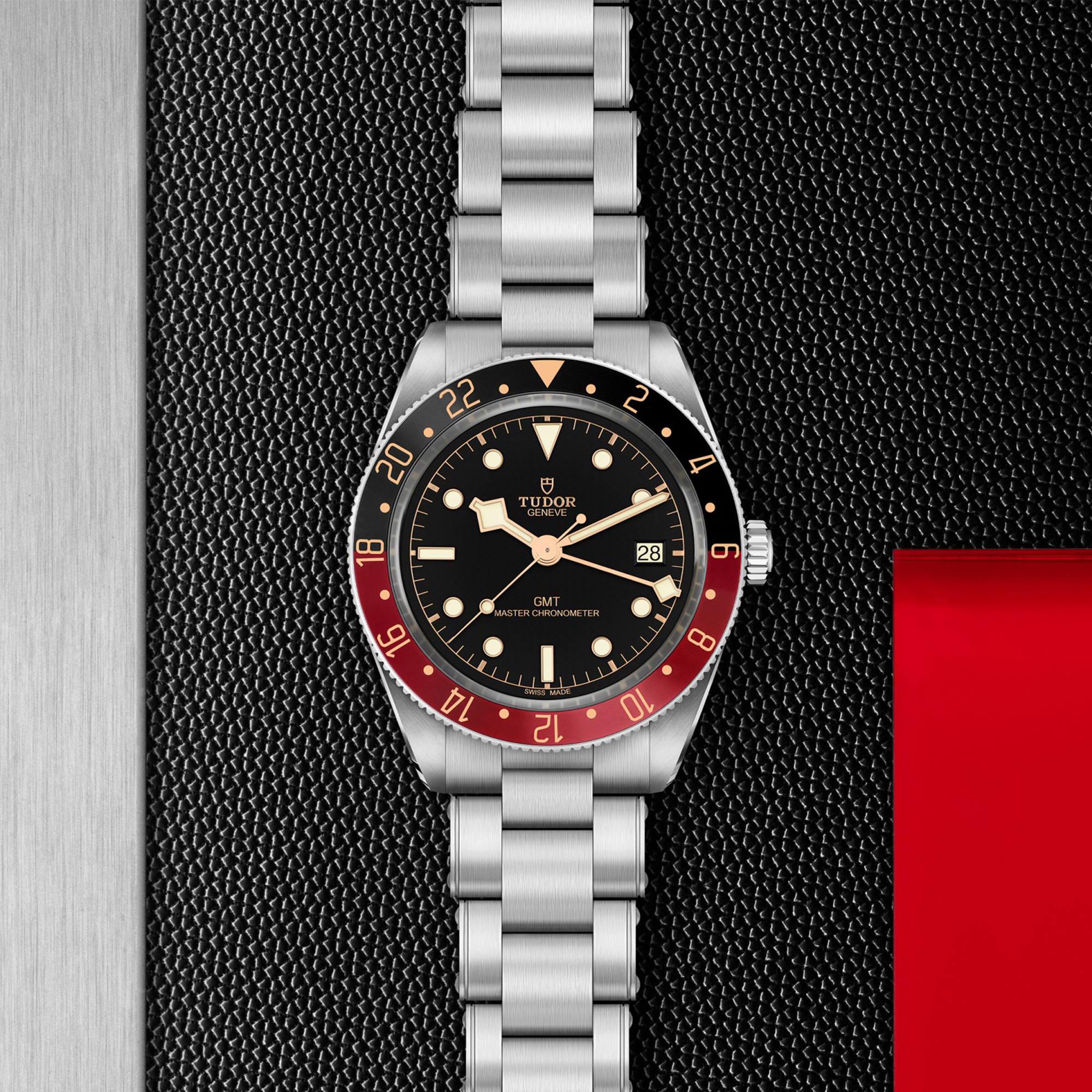 Tudor Black Bay 39mm, Black Dial, Baton/Dot Numerals_3