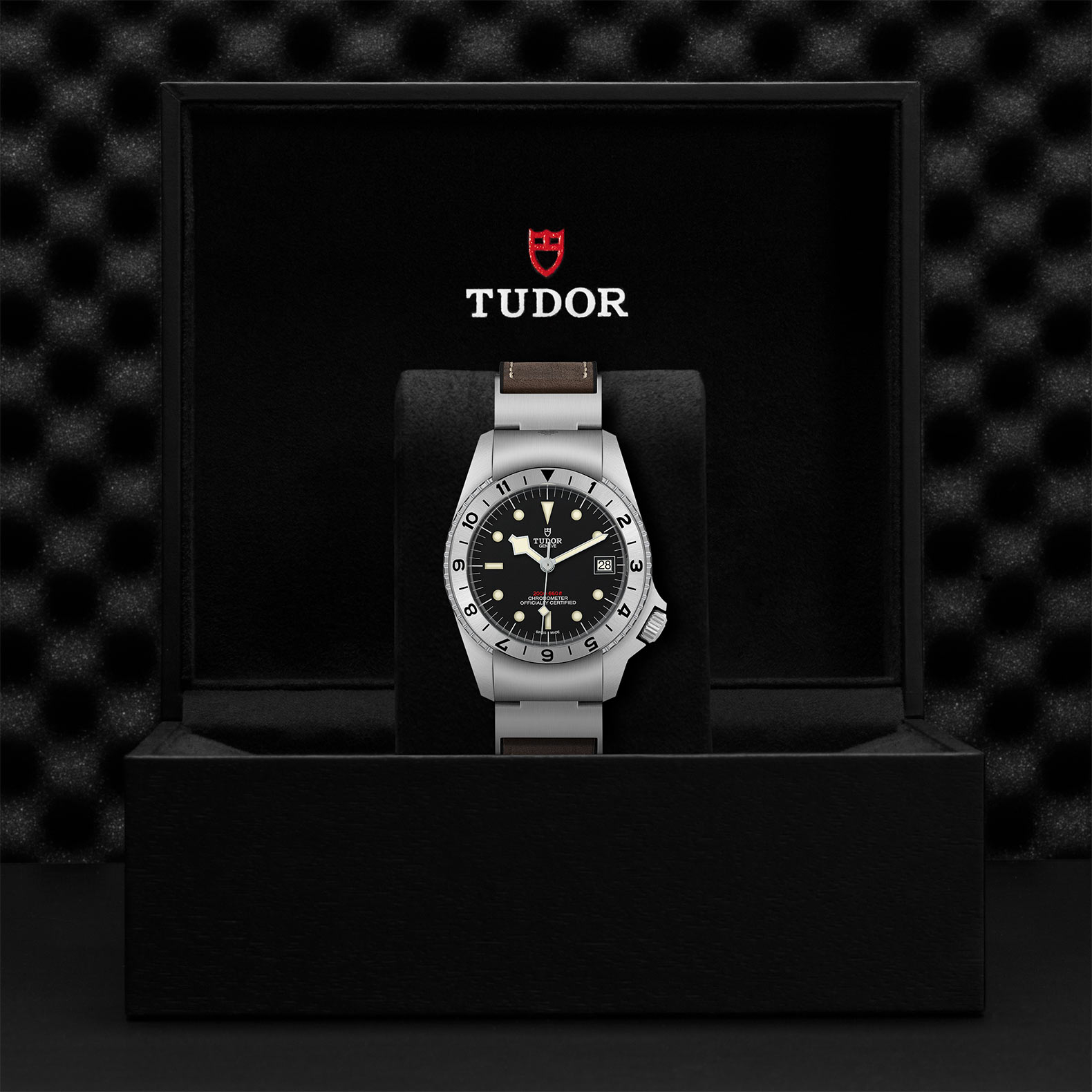 Tudor Black Bay P01 42mm. Black Dial. Baton Numerals_3