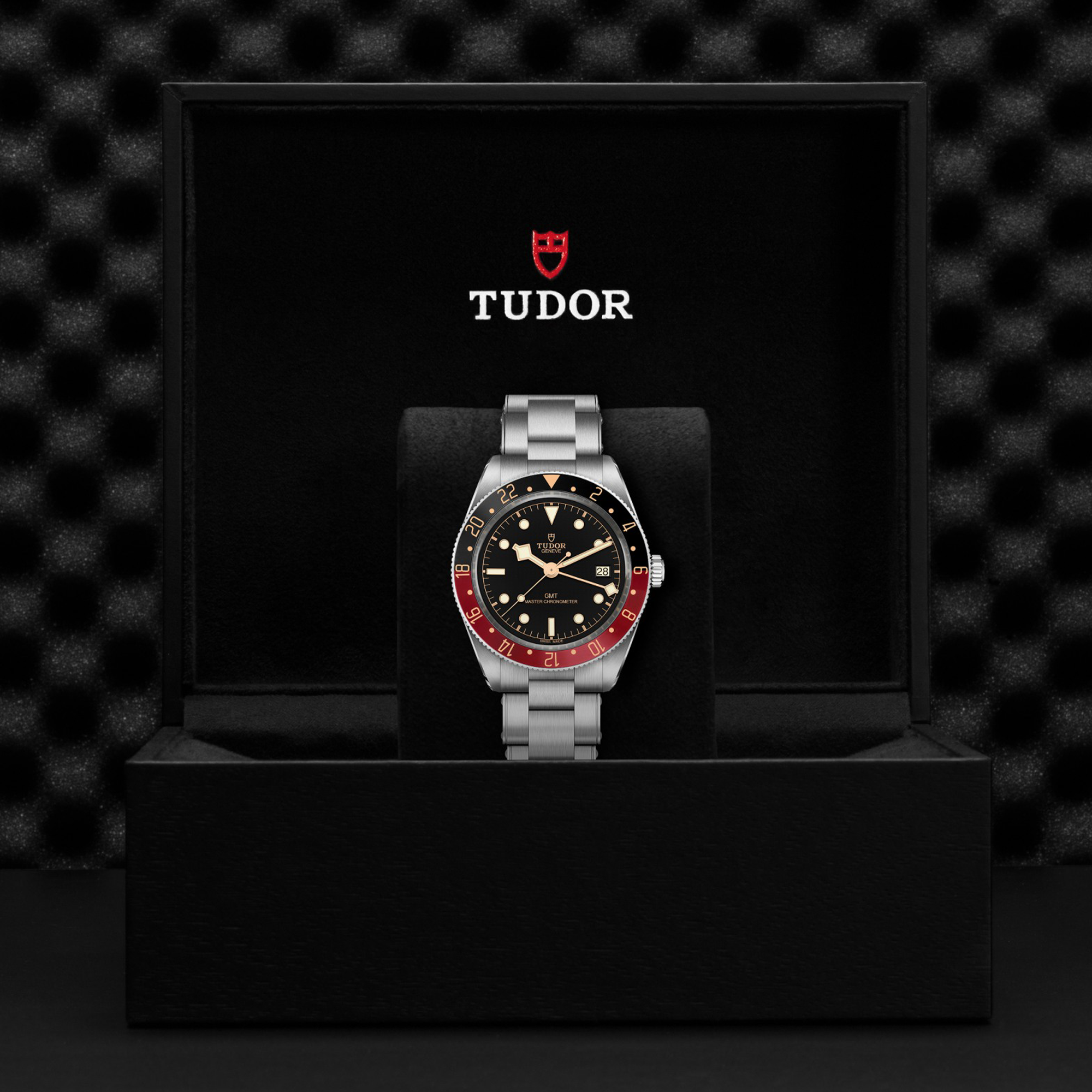 Tudor Black Bay 39mm, Black Dial, Baton/Dot Numerals_4