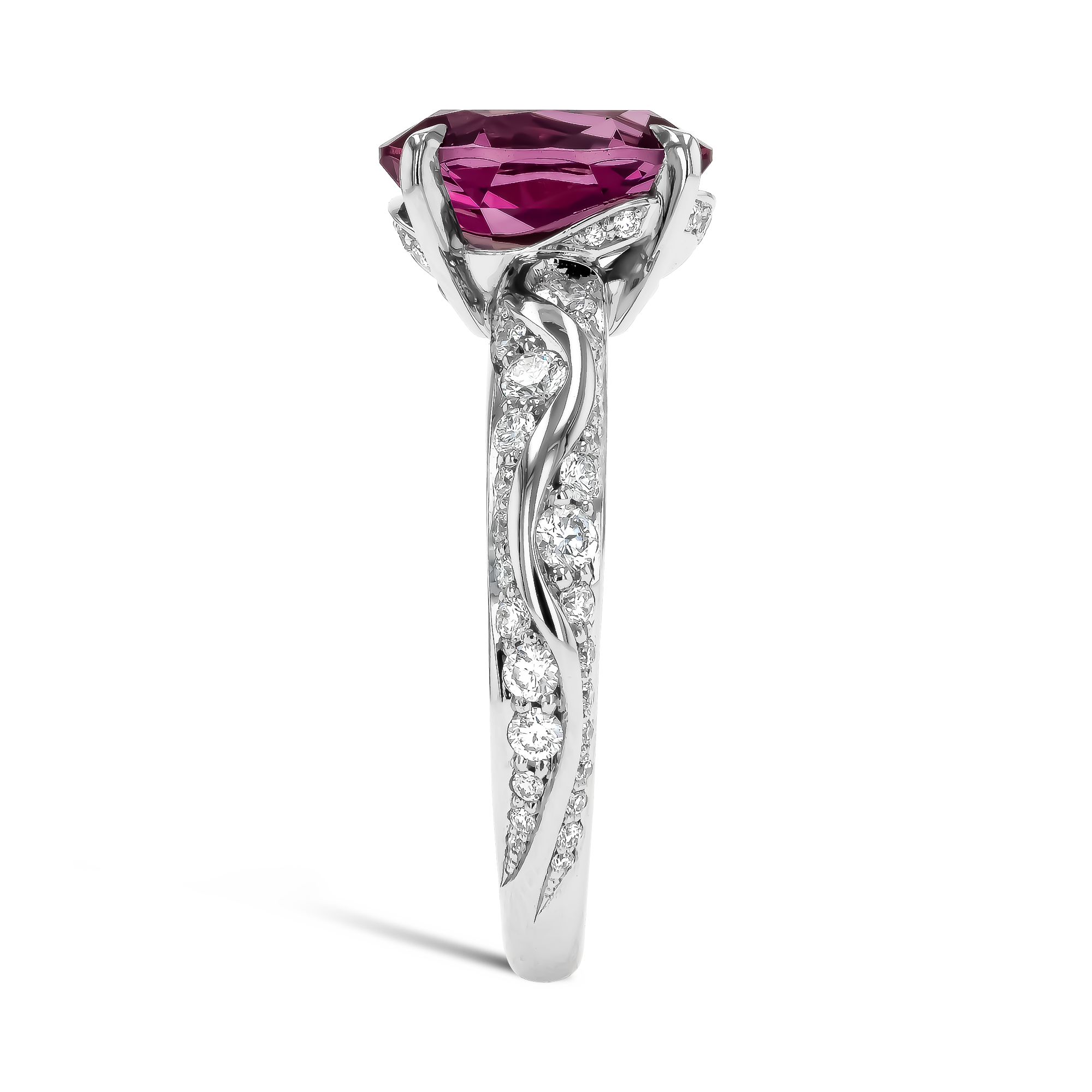 Oval Cut 3.38ct Kitulo Garnet and Diamond Ring Oval Cut, Claw Set_4