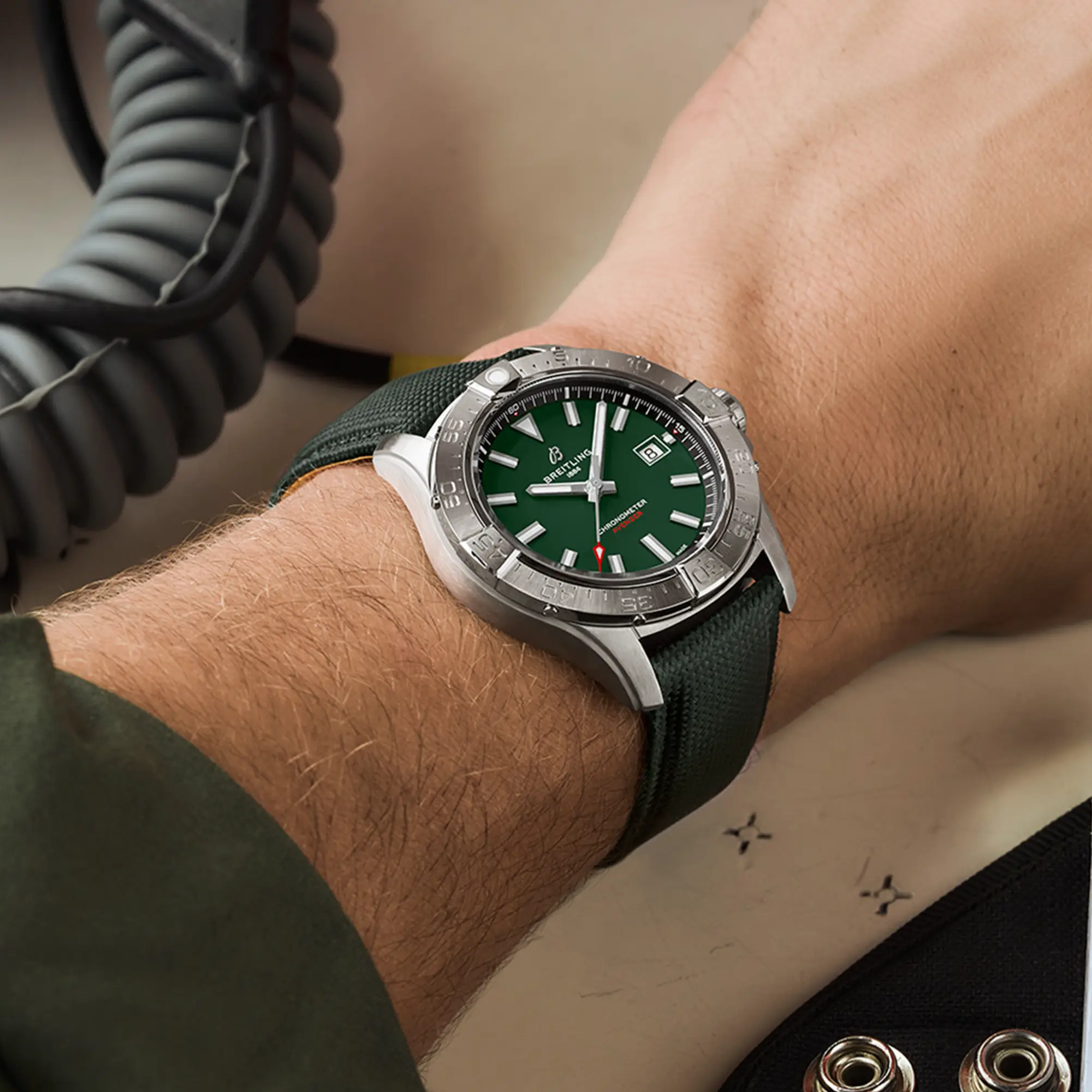 Breitling Avenger 42mm, Green Dial, Baton Numerals_10