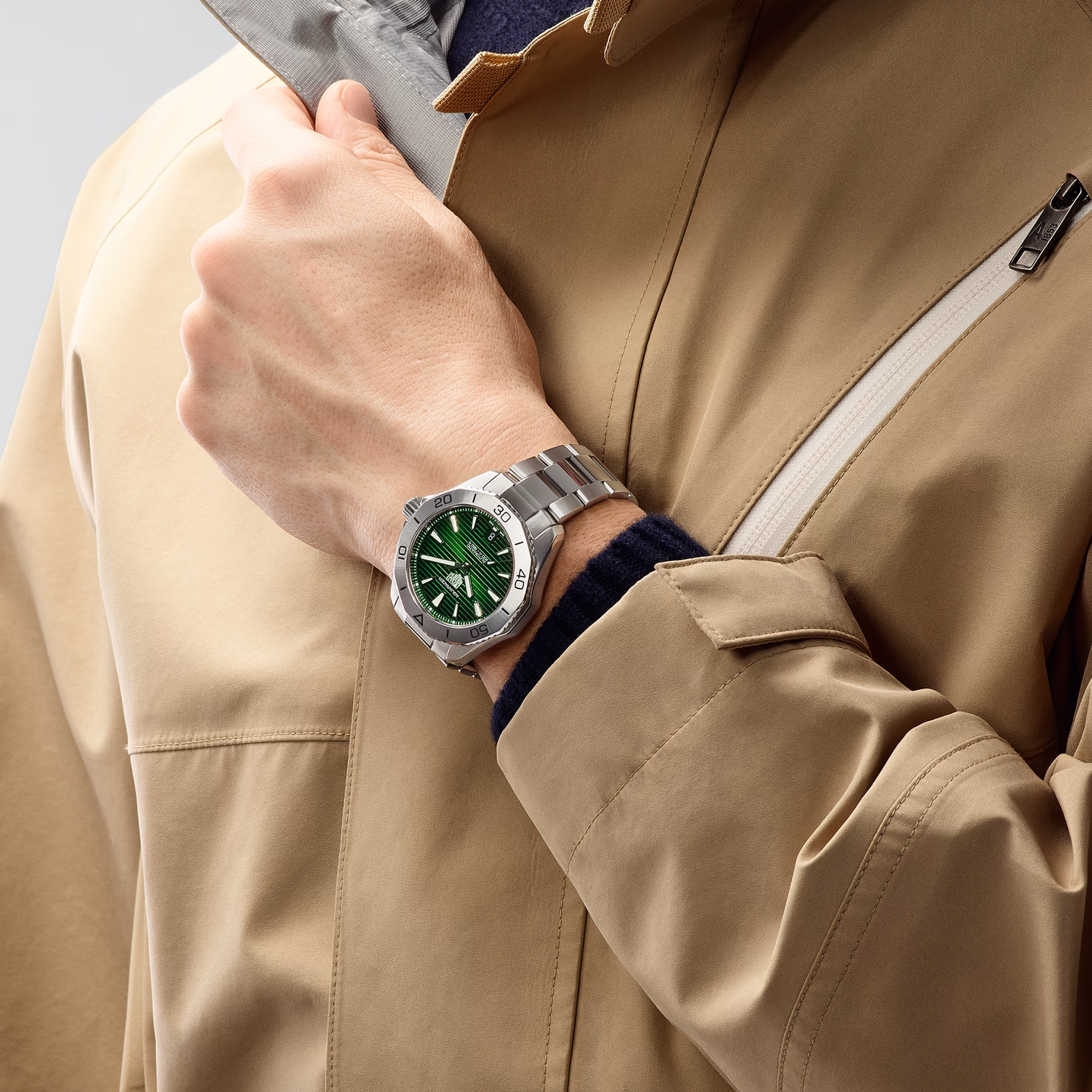 Tag Heuer Aquaracer Professional 200 40mm, Green Dial, Baton Numerals_4