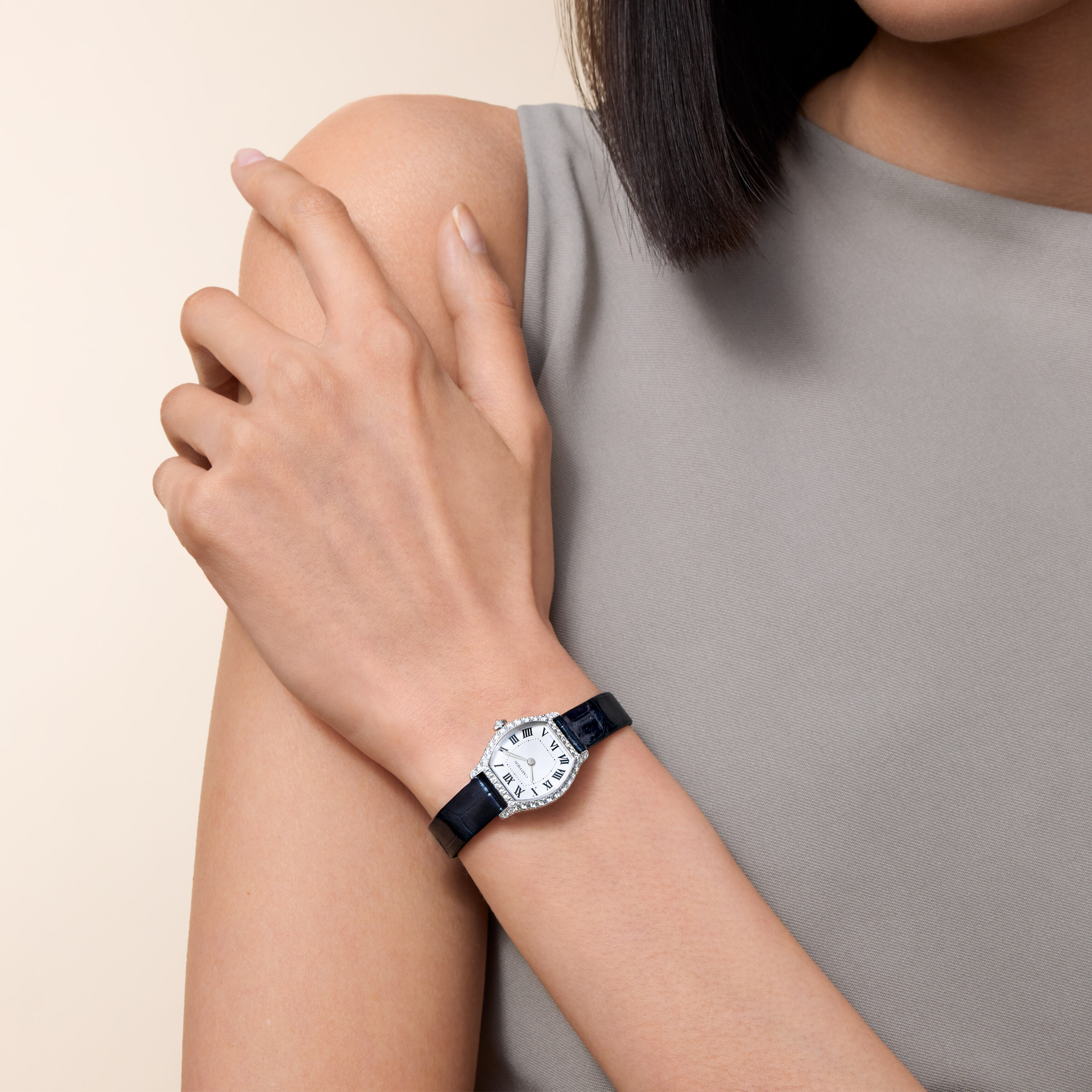 Cartier Tortue 20.9mm, White Dial, Roman Numerals_10