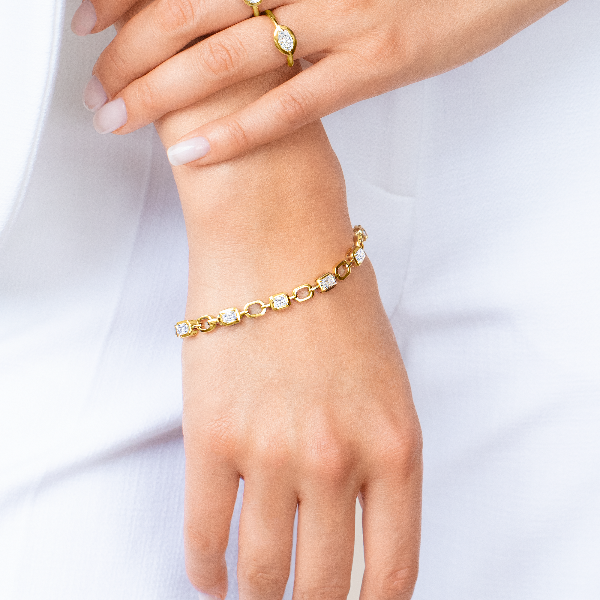 Skimming Stone 4.06ct Line Bracelet Emerald Cut, Claw Set_10