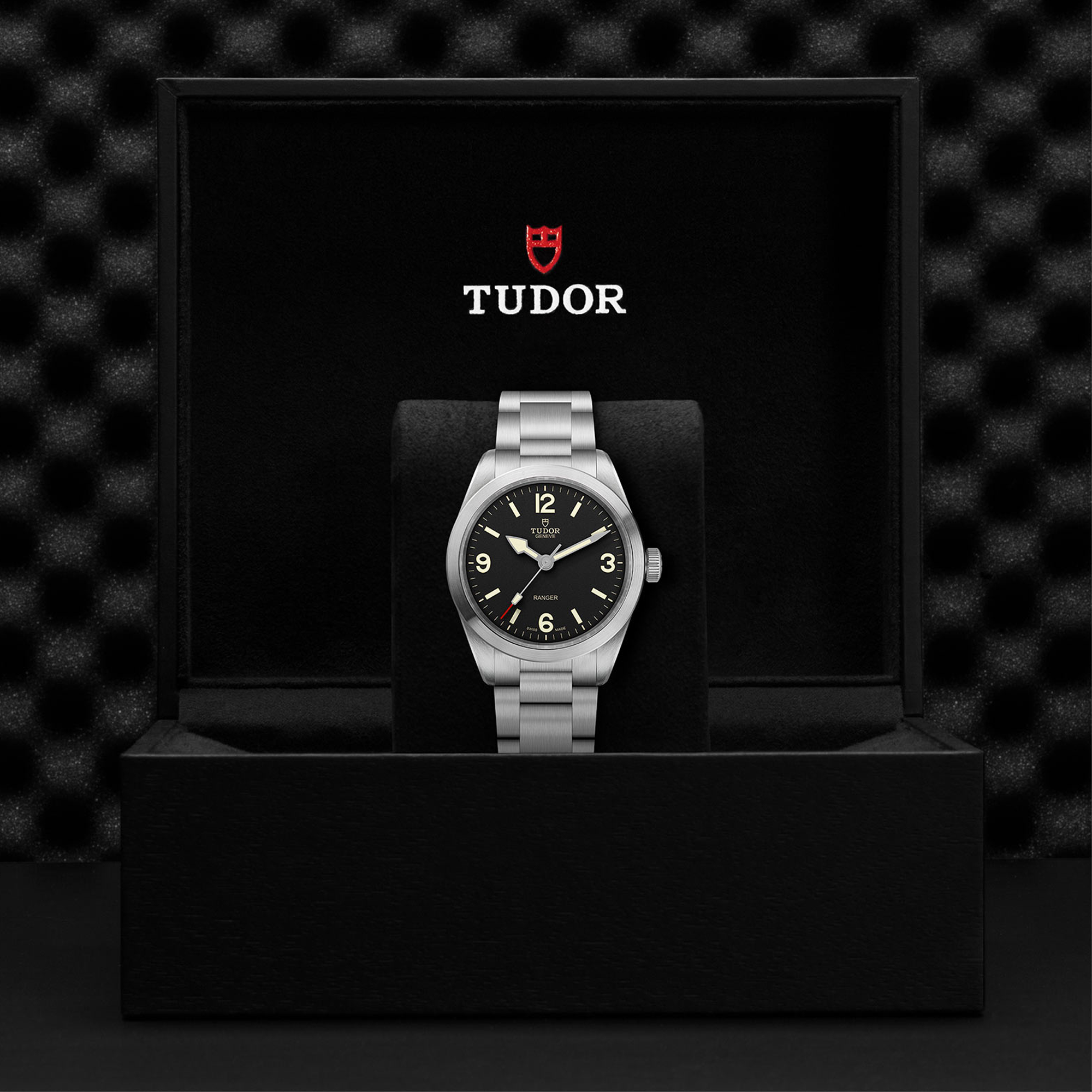 Tudor Ranger 39mm. Black Dial. Arabic and Baton Numerals_4