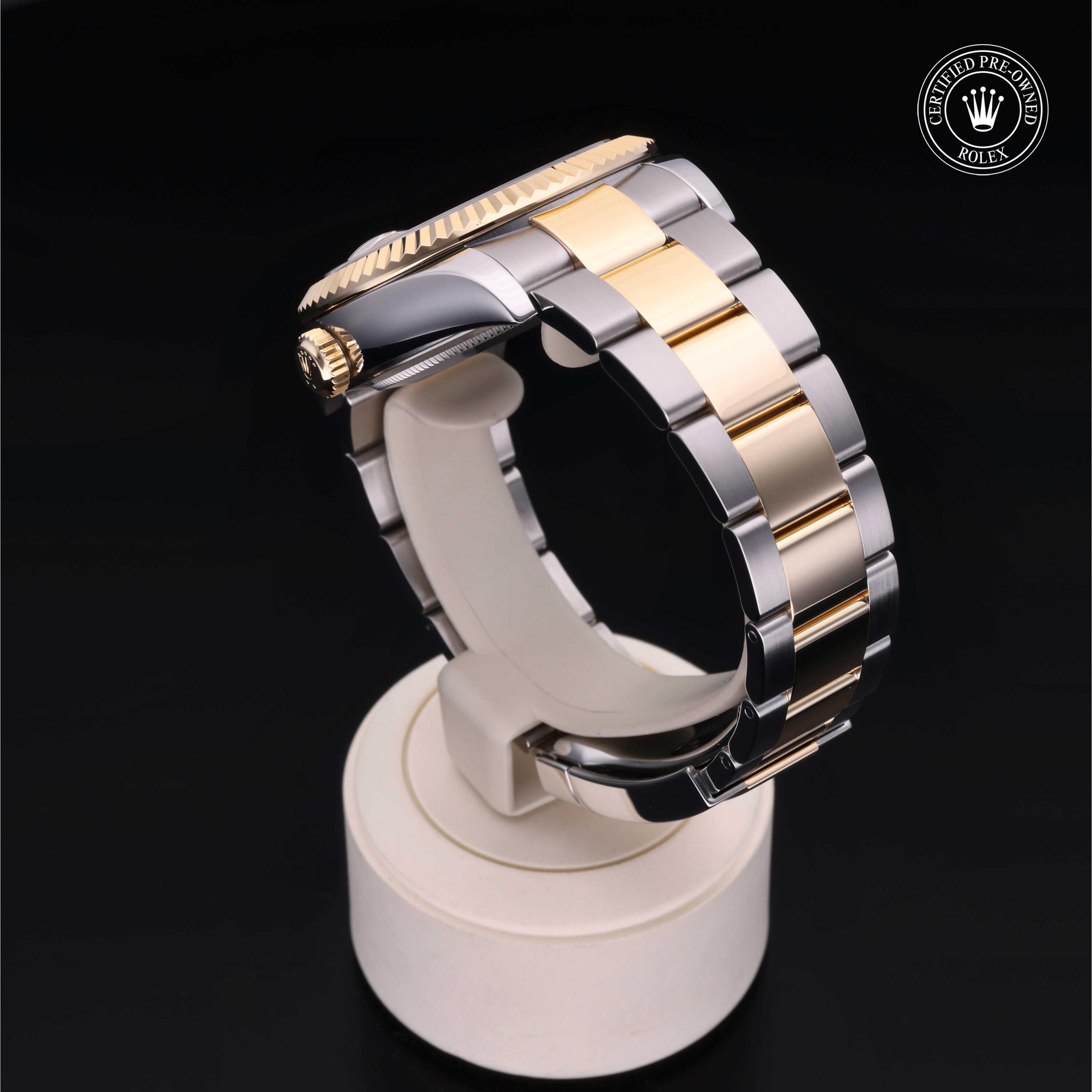 Rolex Sky-Dweller 2020, 42mm, Oystersteel and Yellow Gold