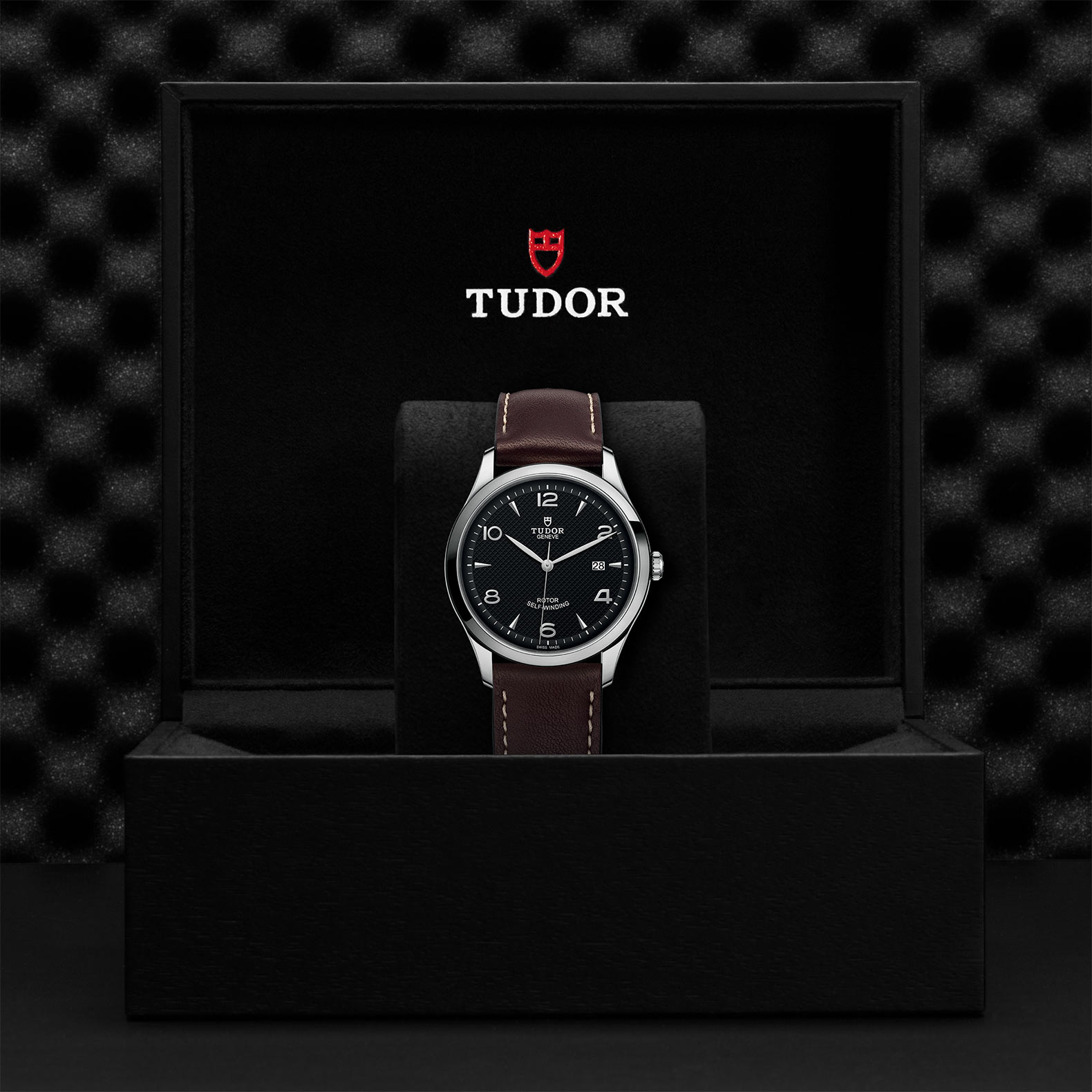 Tudor 1926 41mm, Black Dial, Arabic/Baton Markers_3