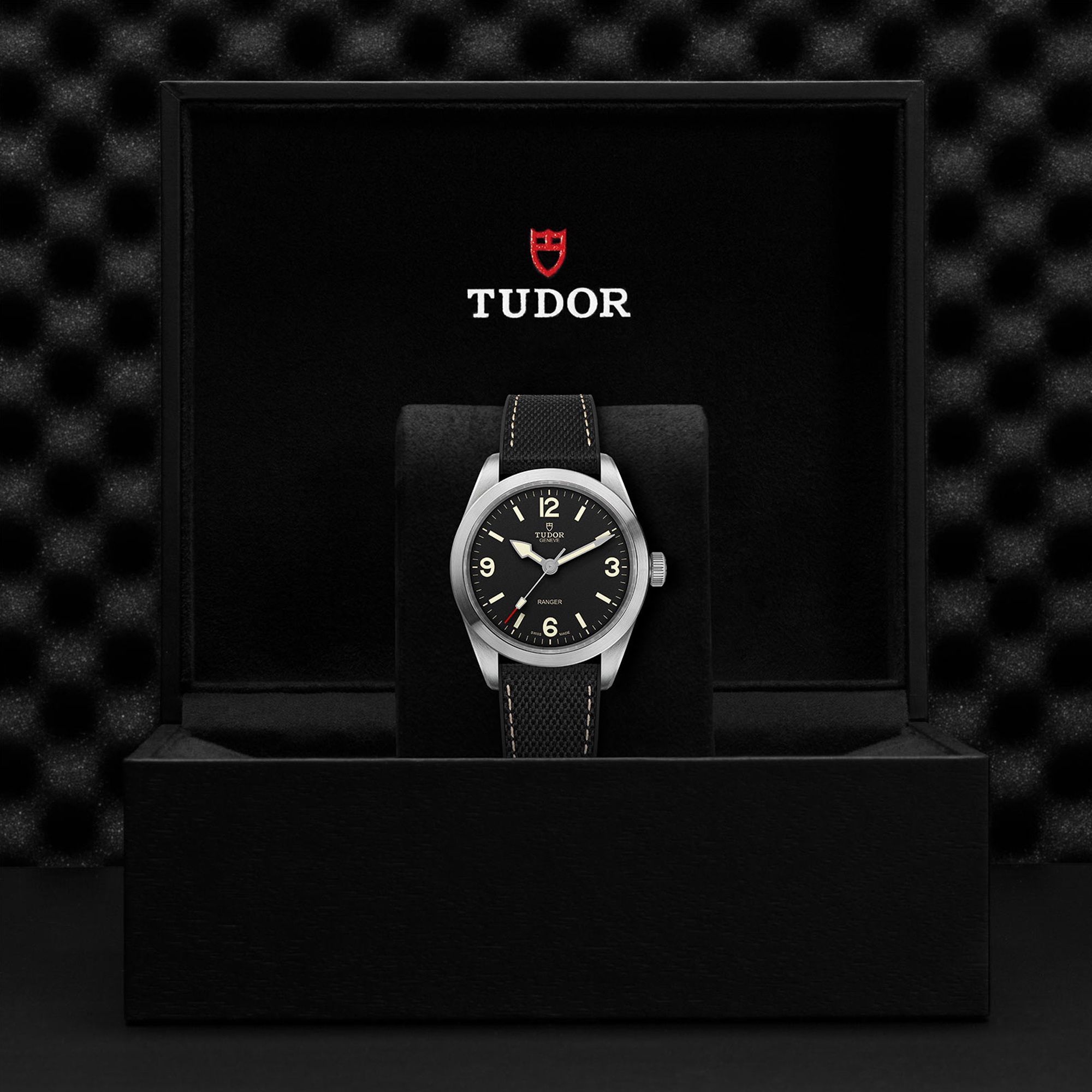 Tudor Ranger 39mm. Black Dial. Arabic and Baton Numerals_4